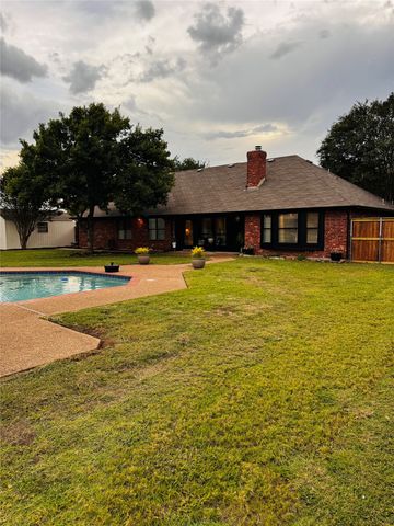 709 Hollingsworth Lane, Red Oak, TX 75154