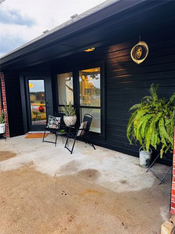 709 Hollingsworth Lane, Red Oak, TX 75154