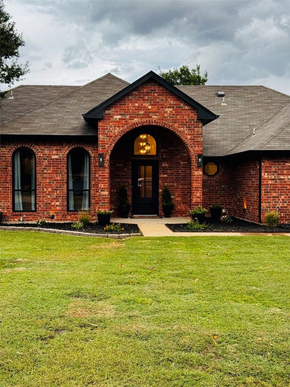 709 Hollingsworth Lane, Red Oak, TX 75154