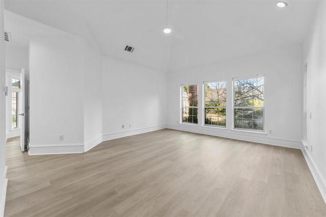 401 Leigh Court, Highland Village, TX 75077