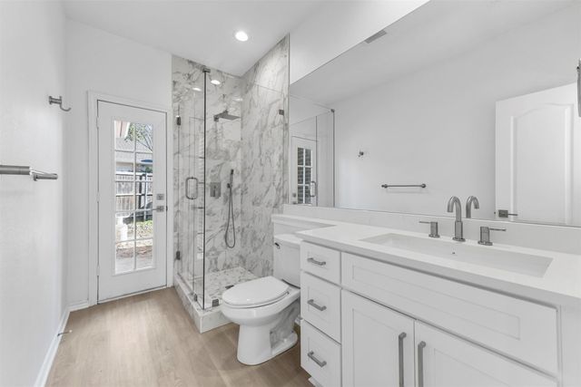 401 Leigh Court, Highland Village, TX 75077