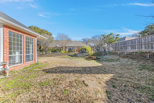 401 Leigh Court, Highland Village, TX 75077