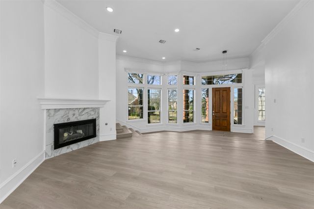 401 Leigh Court, Highland Village, TX 75077