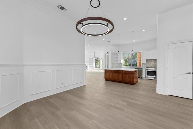 401 Leigh Court, Highland Village, TX 75077