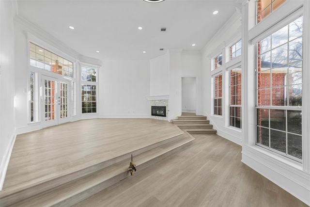 401 Leigh Court, Highland Village, TX 75077