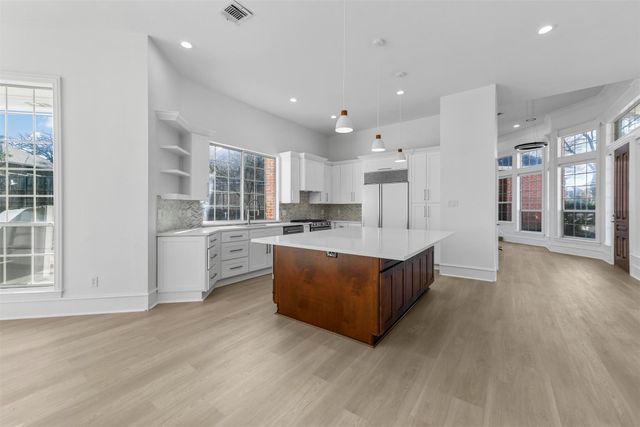 401 Leigh Court, Highland Village, TX 75077