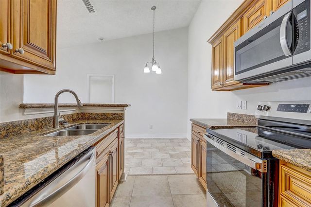 708 SECRET HARBOR UNIT 204 LANE 204, Lake Mary, FL 32746
