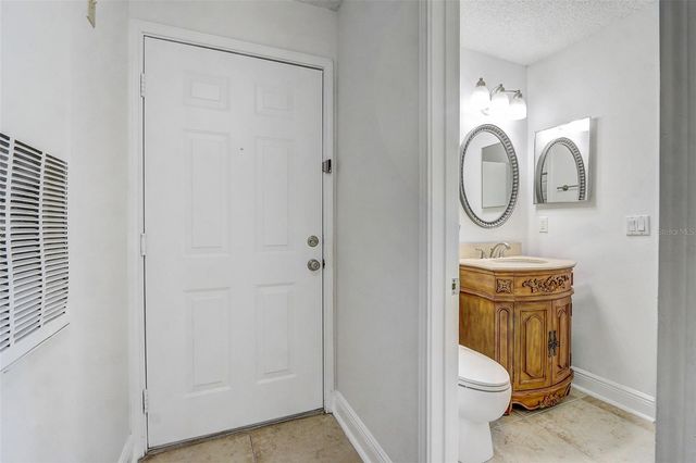 708 SECRET HARBOR UNIT 204 LANE 204, Lake Mary, FL 32746