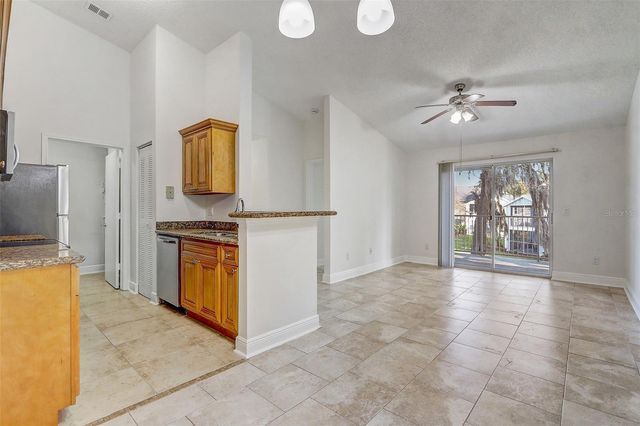 708 SECRET HARBOR UNIT 204 LANE 204, Lake Mary, FL 32746