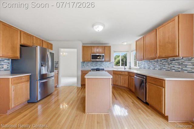 5741 Bingham Drive, Commerce Charter Township, MI 48382