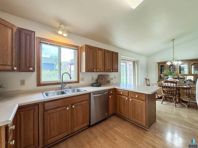 6413 W Hillary Dr Drive, Sioux Falls, SD 57106