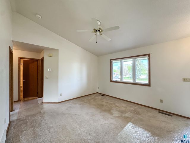 6413 W Hillary Dr Drive, Sioux Falls, SD 57106