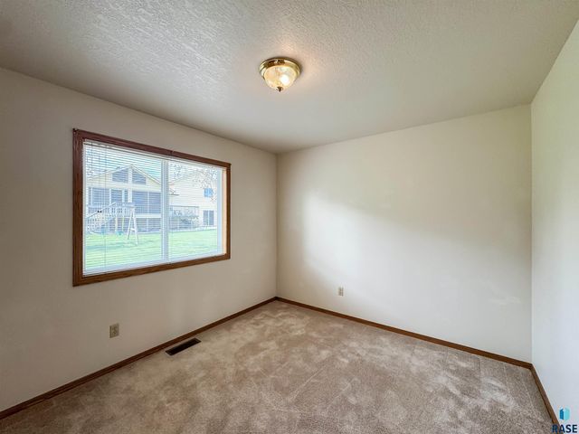 6413 W Hillary Dr Drive, Sioux Falls, SD 57106