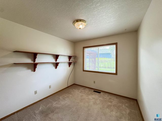 6413 W Hillary Dr Drive, Sioux Falls, SD 57106