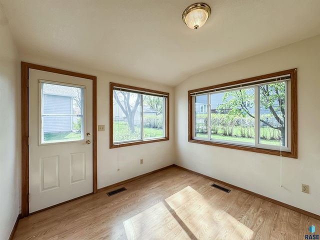 6413 W Hillary Dr Drive, Sioux Falls, SD 57106