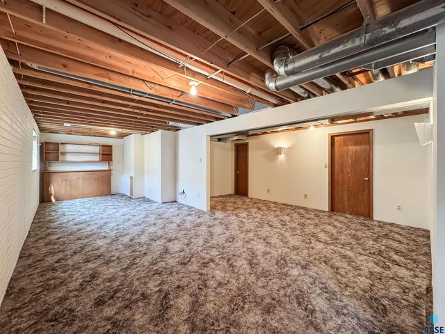 6413 W Hillary Dr Drive, Sioux Falls, SD 57106