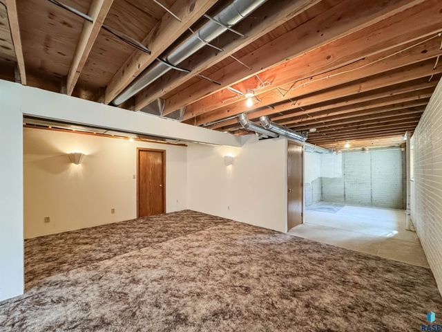 6413 W Hillary Dr Drive, Sioux Falls, SD 57106