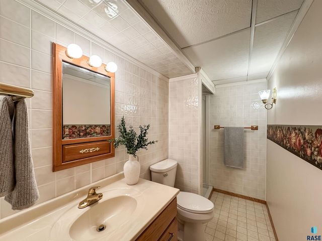 6413 W Hillary Dr Drive, Sioux Falls, SD 57106
