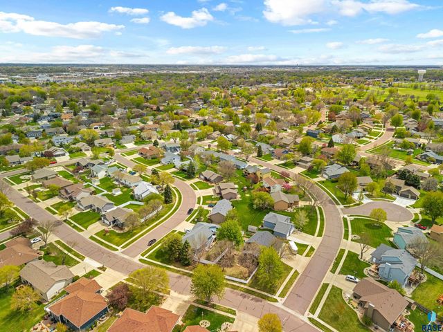 6413 W Hillary Dr Drive, Sioux Falls, SD 57106