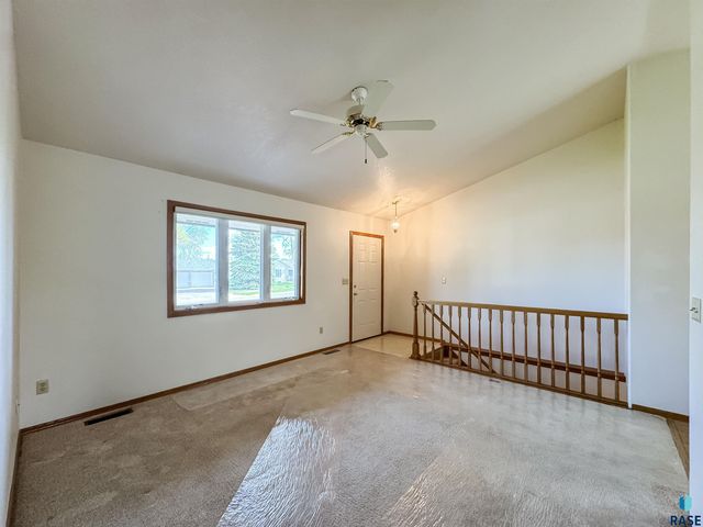 6413 W Hillary Dr Drive, Sioux Falls, SD 57106