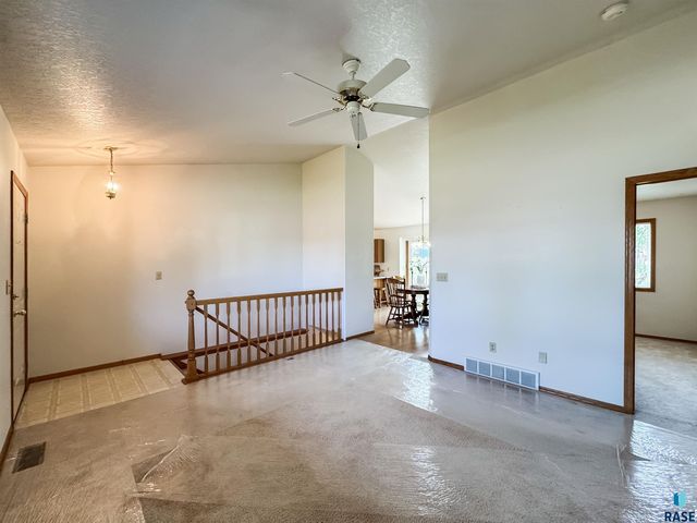 6413 W Hillary Dr Drive, Sioux Falls, SD 57106