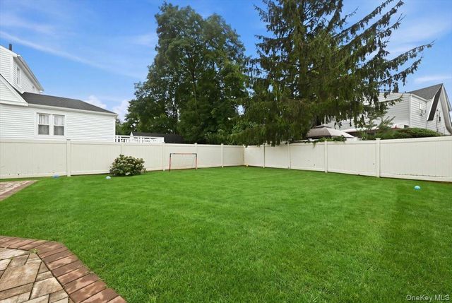 351 Hewlett Parkway, Hewlett, NY 11557