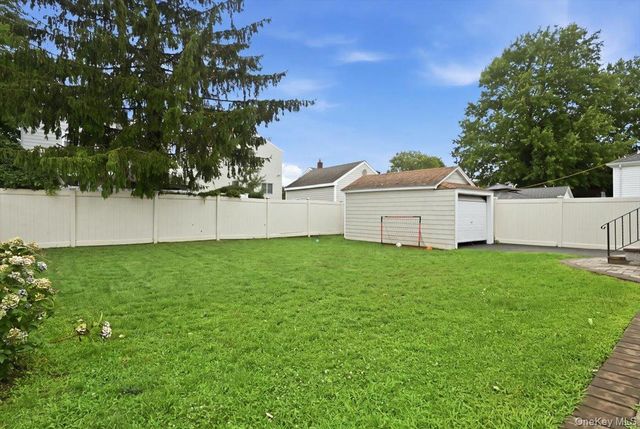351 Hewlett Parkway, Hewlett, NY 11557
