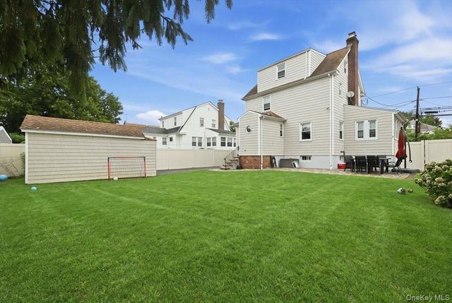 351 Hewlett Parkway, Hewlett, NY 11557