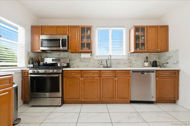 351 Hewlett Parkway, Hewlett, NY 11557