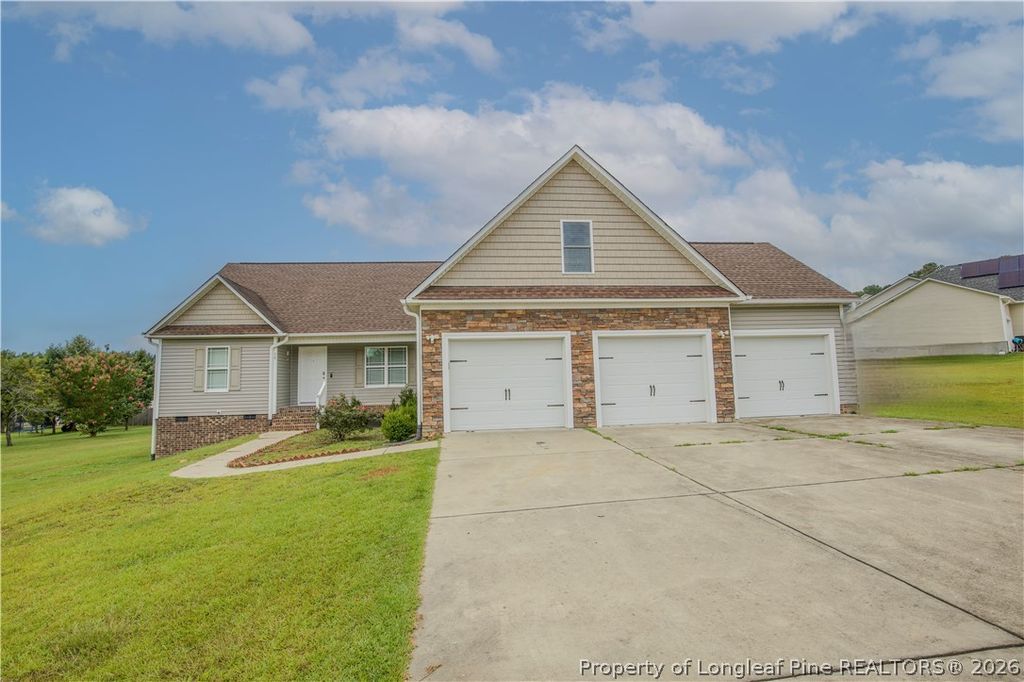74 Jaylin Oaks Drive, Spring Lake, NC 28390