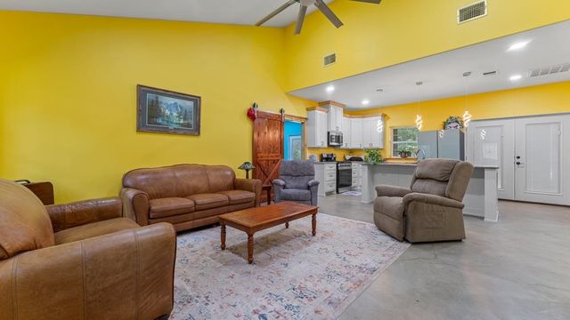 13052 Fm 1818, Huntington, TX 75949