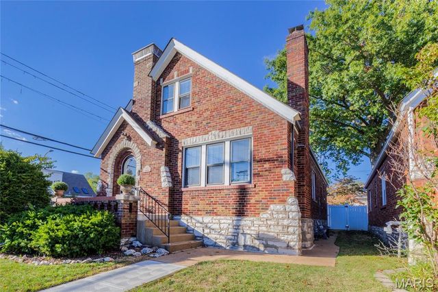 5425 Pernod Avenue, St Louis, MO 63139
