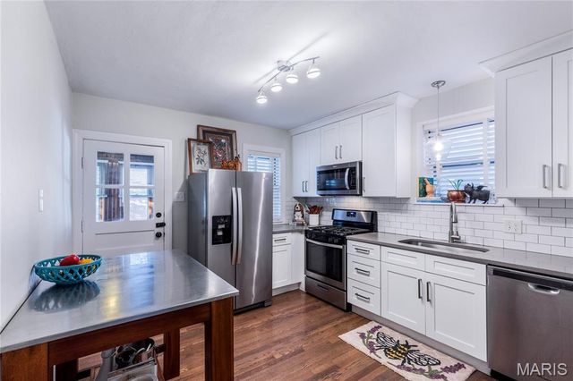 5425 Pernod Avenue, St Louis, MO 63139