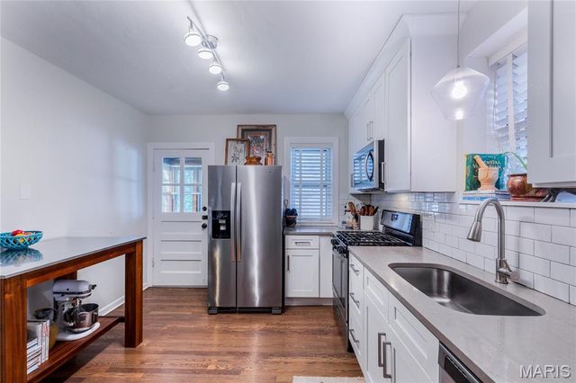 5425 Pernod Avenue, St Louis, MO 63139