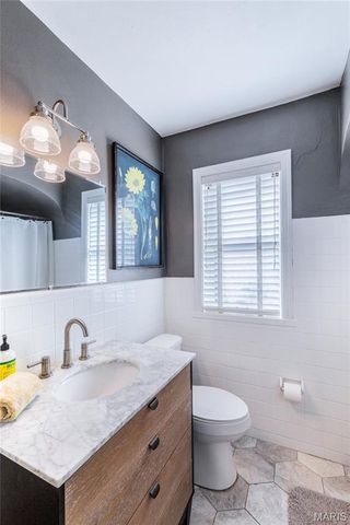 5425 Pernod Avenue, St Louis, MO 63139