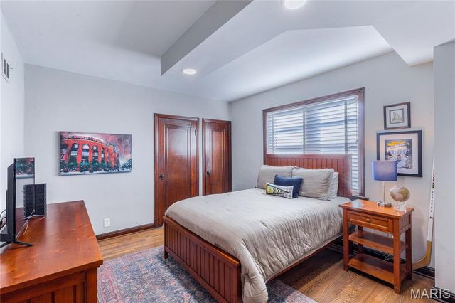 5425 Pernod Avenue, St Louis, MO 63139