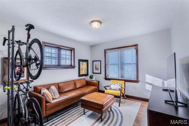 5425 Pernod Avenue, St Louis, MO 63139