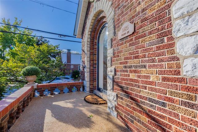 5425 Pernod Avenue, St Louis, MO 63139