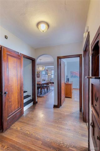 5425 Pernod Avenue, St Louis, MO 63139
