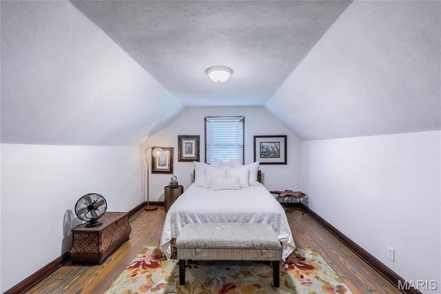 5425 Pernod Avenue, St Louis, MO 63139