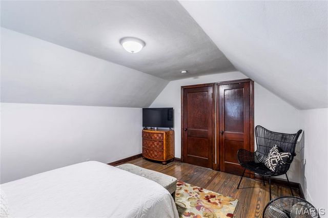 5425 Pernod Avenue, St Louis, MO 63139