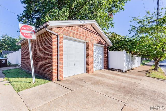 5425 Pernod Avenue, St Louis, MO 63139