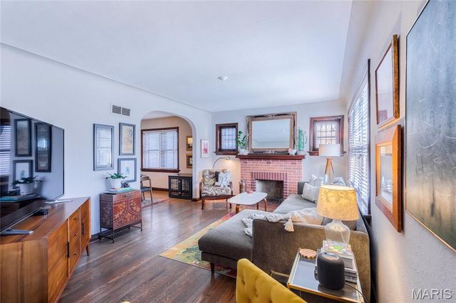 5425 Pernod Avenue, St Louis, MO 63139