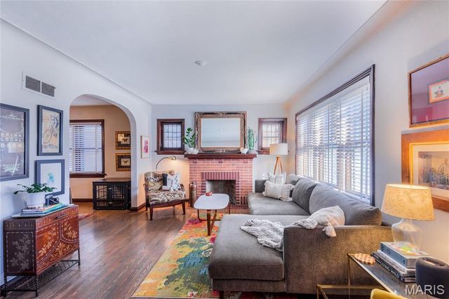 5425 Pernod Avenue, St Louis, MO 63139