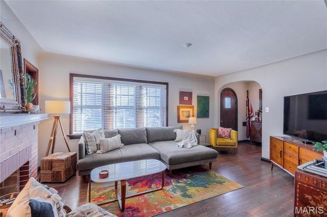 5425 Pernod Avenue, St Louis, MO 63139