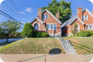 5425 Pernod Avenue, St Louis, MO 63139