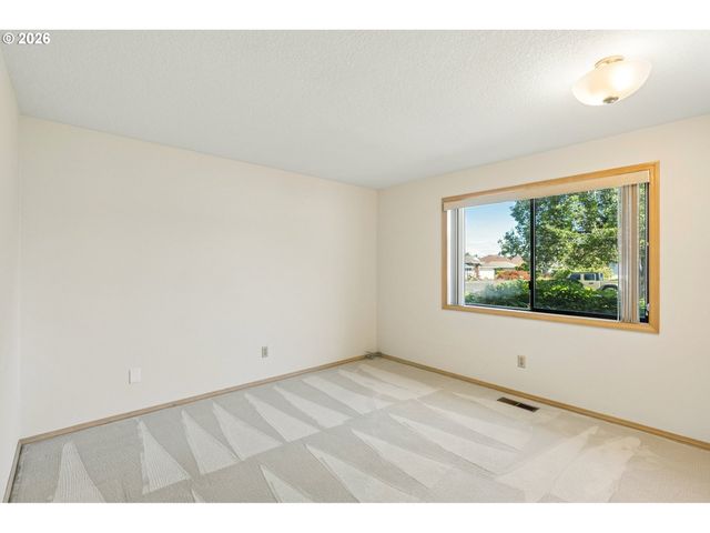 15820 Ne SAN RAFAEL St, Portland, OR 97230