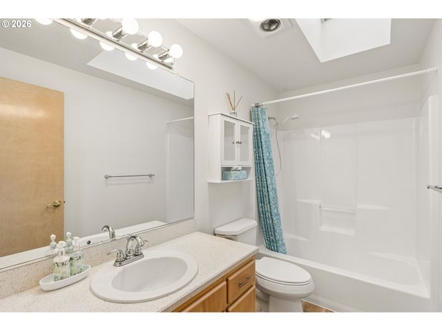 15820 Ne SAN RAFAEL St, Portland, OR 97230