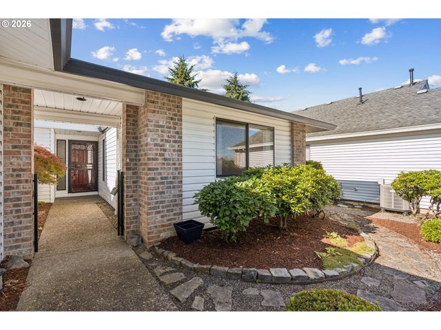 15820 Ne SAN RAFAEL St, Portland, OR 97230