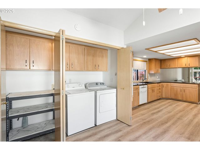 15820 Ne SAN RAFAEL St, Portland, OR 97230